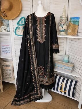 Posh Pakistani Kurta Set,  Embroidered Kaftan with Matching Dupatta Size M